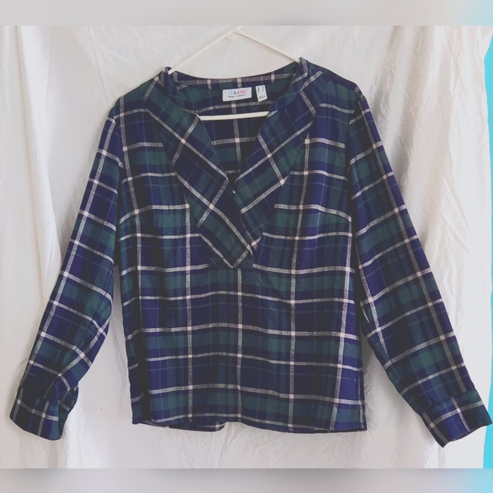 d & co. Women's long sleeve plaid top
